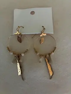 フープピアス リーフ タッセル ゴールドカラー