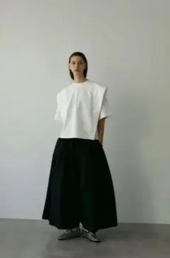 LOHEN ボリュームスカートパンツ 新品未使用】LOHEN ローヘン ボリュームスカートパンツ 黒【タグ付き