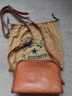IL BISONTE レザーショルダーバッグ　台形