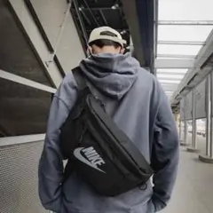 【新品】NIKE ナイキ テック ボディーバック ブラック10Lのサムネイル