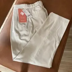 新品　グローバルワーク　ウツクシルエットテーパードパンツ　Mサイズ