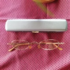 ゴールドオーバルフレーム老眼鏡 ケース付き
