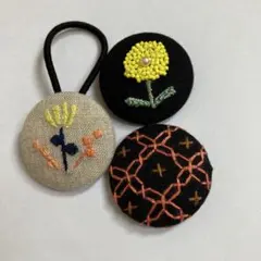 在庫整理中♪ 花刺繍と刺し子ヘアゴム　ビーズ花刺繍ブローチくるみボタン3個セット