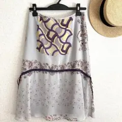 お値引き可✨アズノウアズ✨幾何学ペイズリーデザイン✨フレアスカートのサムネイル