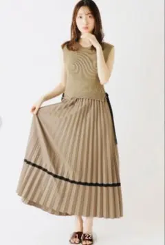 REDYAZEL プリーツキャミワンピース　ライトブラウン（裾黒ライン）M