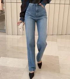 【タグ付き】DHOLIC ナチュラルブルーデニムパンツ theresheisのサムネイル