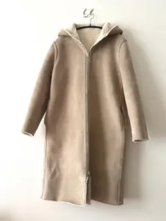 フード付き リバーシブルベージュフェイク ムートンコート