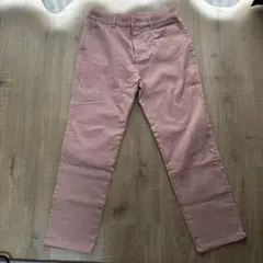 くすみピンクのパンツ