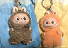 popmart ミニラブブイニシャルアルファベット ぬいぐるみキーホルダー& J