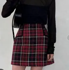 赤 ミニスカート