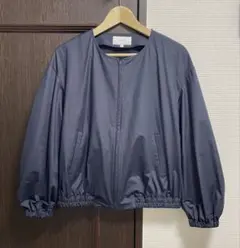 UNTITLED ノーカラーブルゾン ジップアップ ネイビーのサムネイル