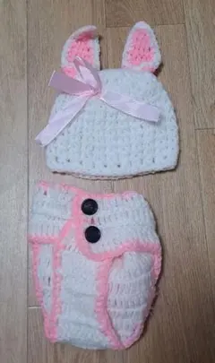 ウサギの耳付き帽子とオムツセット　ニューボーンフォト