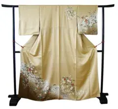 訪問着 着物 単品 合繊 絵羽柄 黄みがかったベージュ 四季草花 菊 梅 桔梗 訪問着 着物 単品 合繊 絵羽柄 黄みがかったベージュ 四季草花 菊 梅