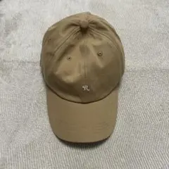 ベージュのコットンベースボールキャップ