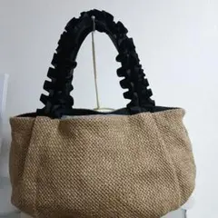 ✨クロッシー✨黒フリルハンドル ペーパー素材 トートバッグ　ベージュのサムネイル