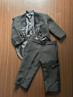 男の子　キッズ フォーマルスーツ タキシード 黒 卒園式 入学式 発表会 結婚式