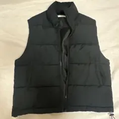 黒いダウンベストのサムネイル
