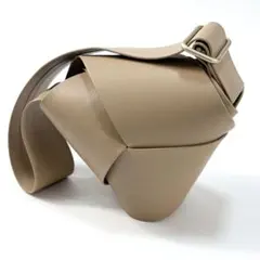 極美品 ISSEY MIYAKE 24AW BAND BIND BAG ベージュのサムネイル