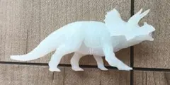 トリケラトプス 蓄光フィギュア