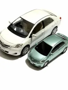 トヨタ ベルタ ミニカー 2台セット　　TOYOTA BELTAのサムネイル