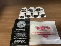ガスト ネコロボ ミニフィギュア＆アクリルキーホルダー&ガチャアイテムのサムネイル