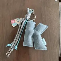 ラブブ 水色 アルファベットK キーホルダー