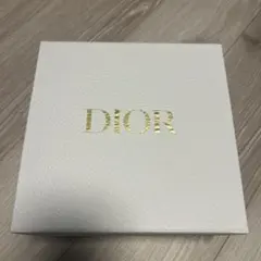 Dior ギフトボックス ホワイト　22/22/10cm