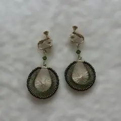 緑色のワイヤー編みゴールドイヤリング