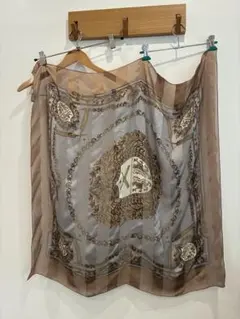 装飾的な模様のスカーフ　ブラウン、グレー　シルク大判