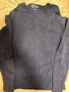 vネックニット