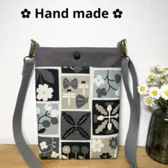 ハンドメイド ちょっとそこまでショルダー 英字フラワー ダークグレー