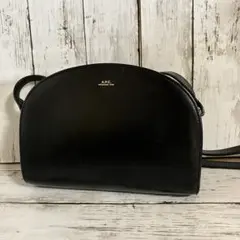 A.P.C. アーペーセー　ショルダーバッグ　ハーフムーン　黒　レザーのサムネイル