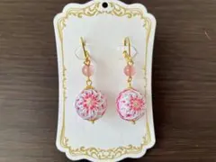 手毬の耳飾り（ピンク×白）絹糸 15mm ピアス/イヤリング【ローズクォーツ】