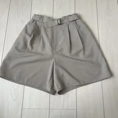 GU ベージュ ハイウエストショートパンツ
