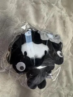 黒ミャクミャクなりきりぬいぐるみ ハローキティ カラビナ付 新品未使用