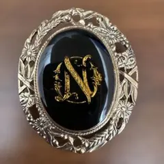 ヴィンテージブローチ ブラックイニシャルN
