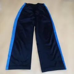 黒に青ラインのジャージ　長ズボン　140センチ