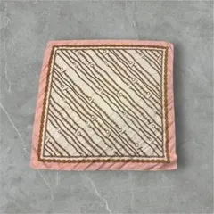 ピンクと白のチェーン模様スカーフ