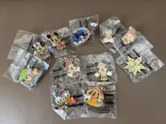 ディズニーリゾート　ピンバッジ、チャーム11個まとめ売り