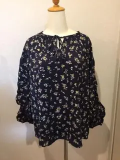 袖コンシャス 花柄シフォンブラウス