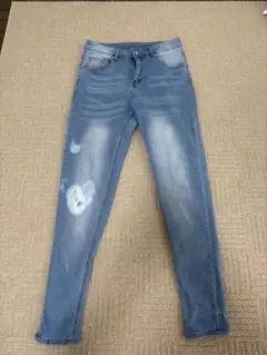 ライトブルー スキニージーンズ