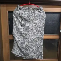 白黒タイトスカート ひざ丈