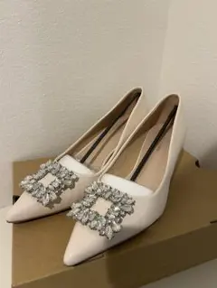 ヒール付きパンプス