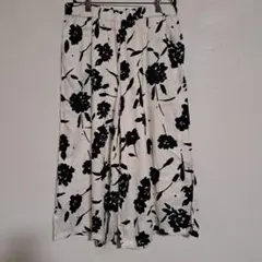 【新品】しまむら シーズンリーズン 花柄スカンツ 白