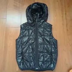 ユニクロ ダウンベスト フード付き120