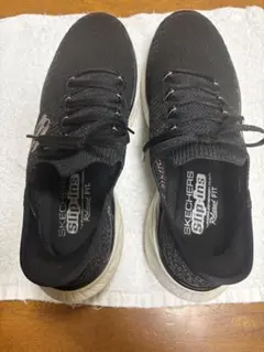 SKECHERS スリップインズ スリッポンデザイン ブラック 23.5センチ