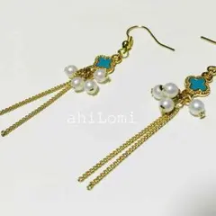 フラワーチャームピアス