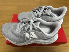 New Balance Fresh Foam Arishi v4スニーカーのサムネイル