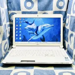 すぐ使える！快適SSD搭載☆爽やか白ノートパソコン♪カメラ付！Windows11のサムネイル
