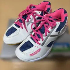 ヨネックス　パワークッション670 23.0cm